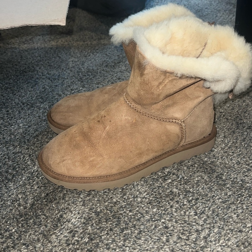 Brown uggs with bows